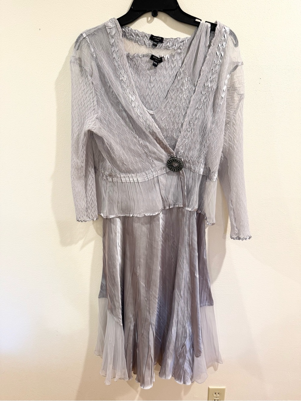 Komarov crinkle chiffon and charmeuse two-piece midi dress and jacket set XL